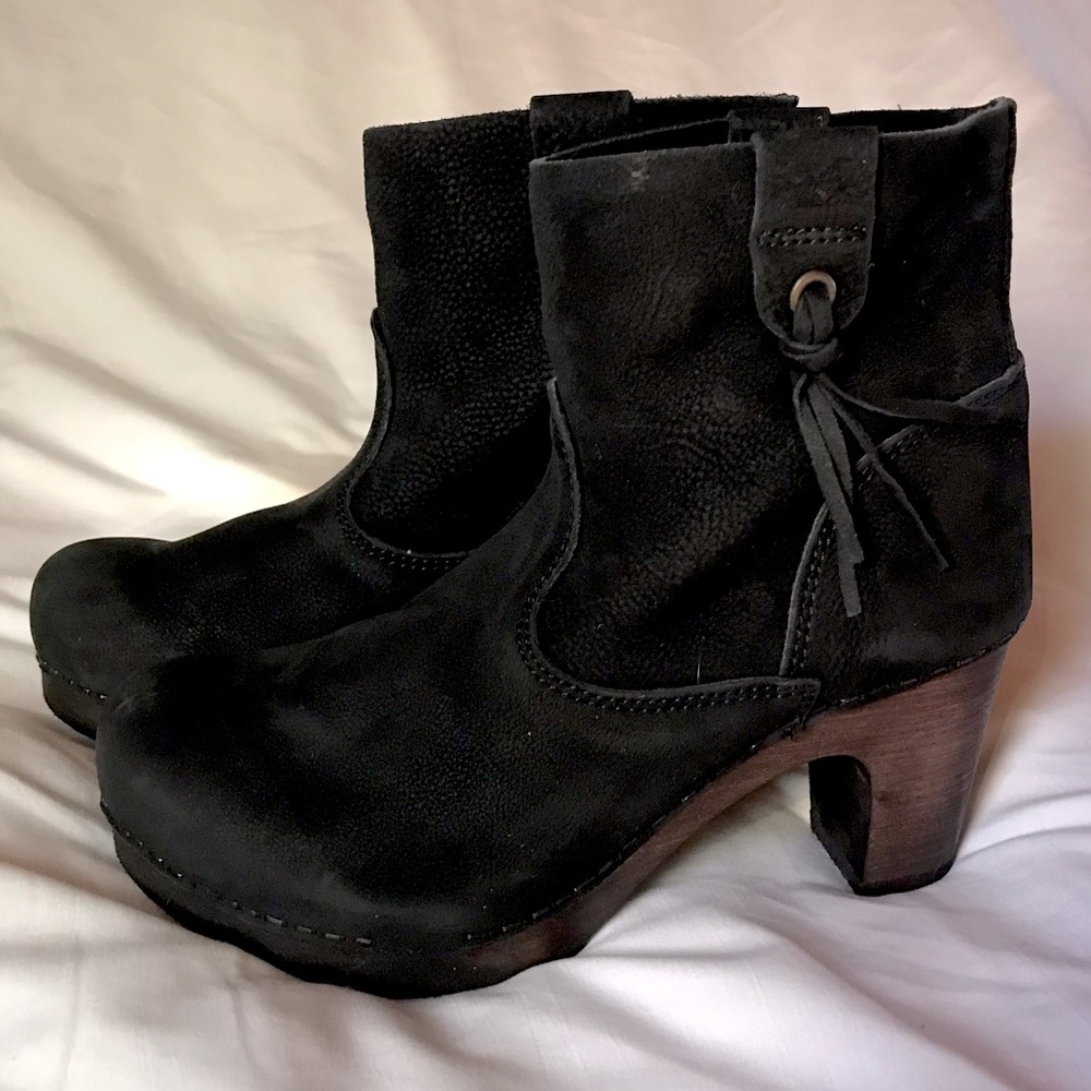 NIB Sanita Viva Black Suede Clog Boots 38